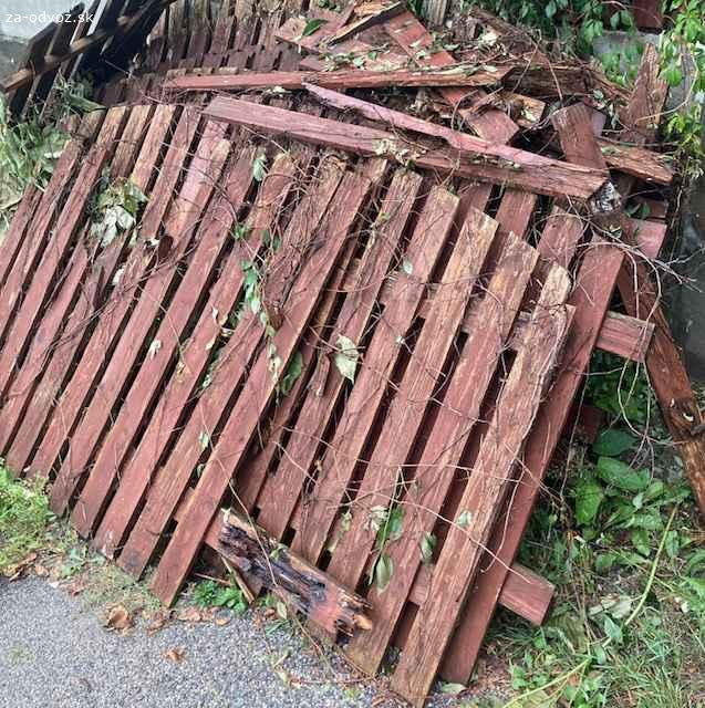 Darujem  plotové dosky