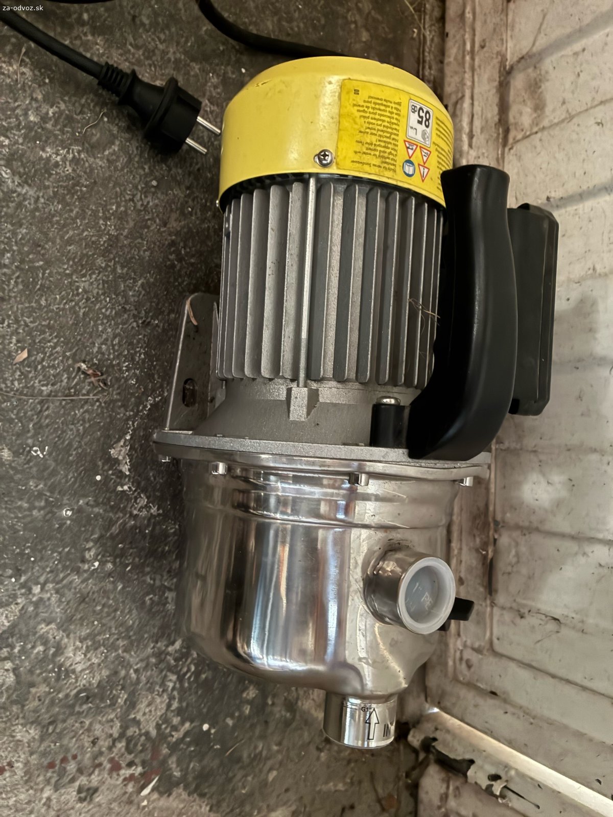 Darujem poškodené čerpadlo. Darujem mrazom poškodené prasknuté čerpadlo Parkside výkon 1,1kW. Motor je v poriadku.