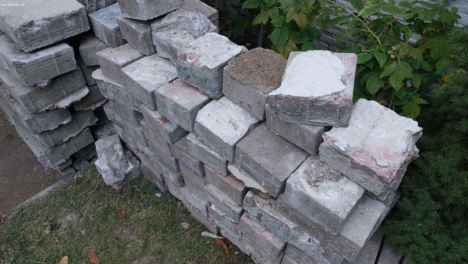 Darujem použitú zámkovú dlažbu