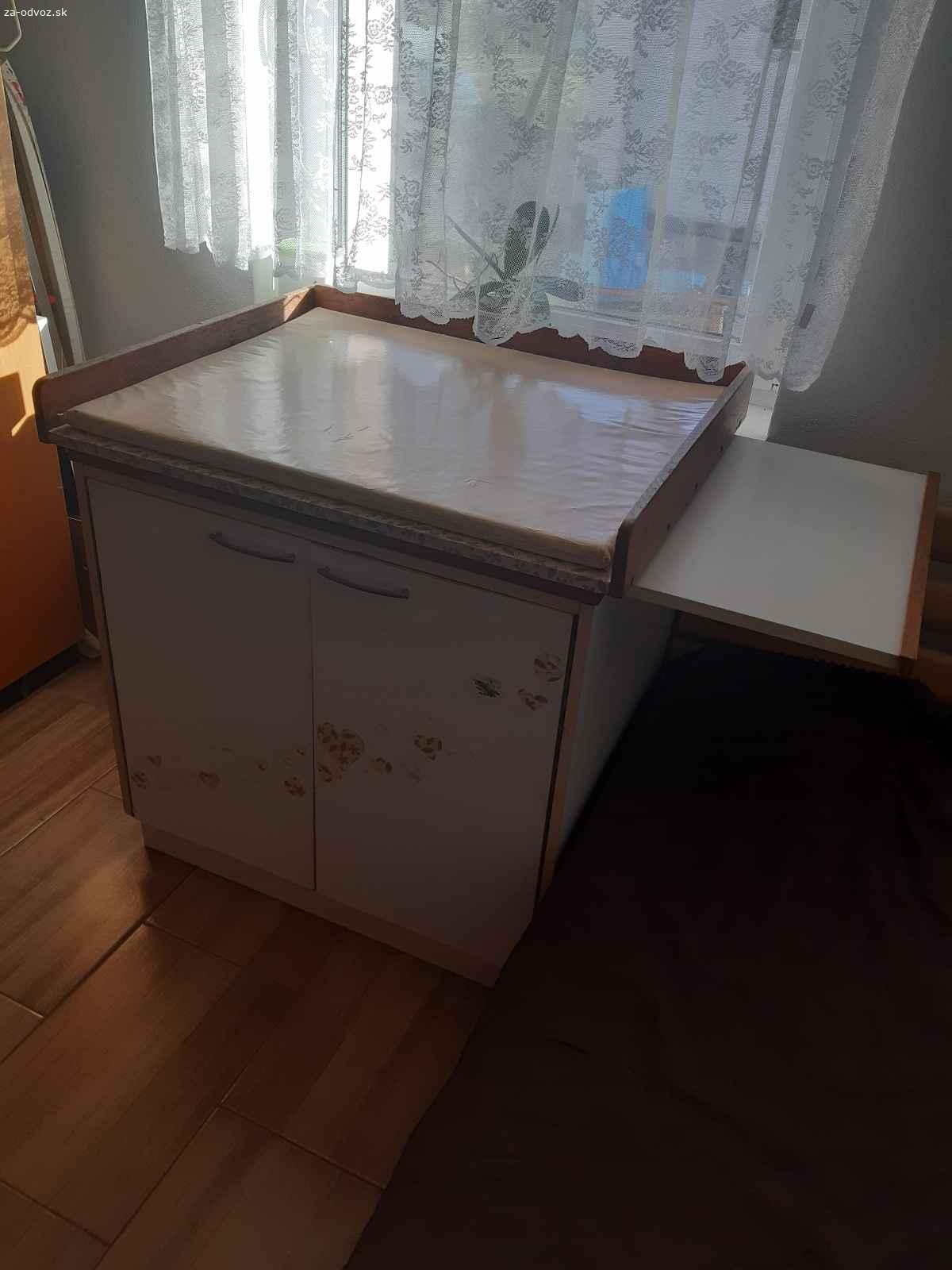 Darujem prebalovaci pult a mimona.
