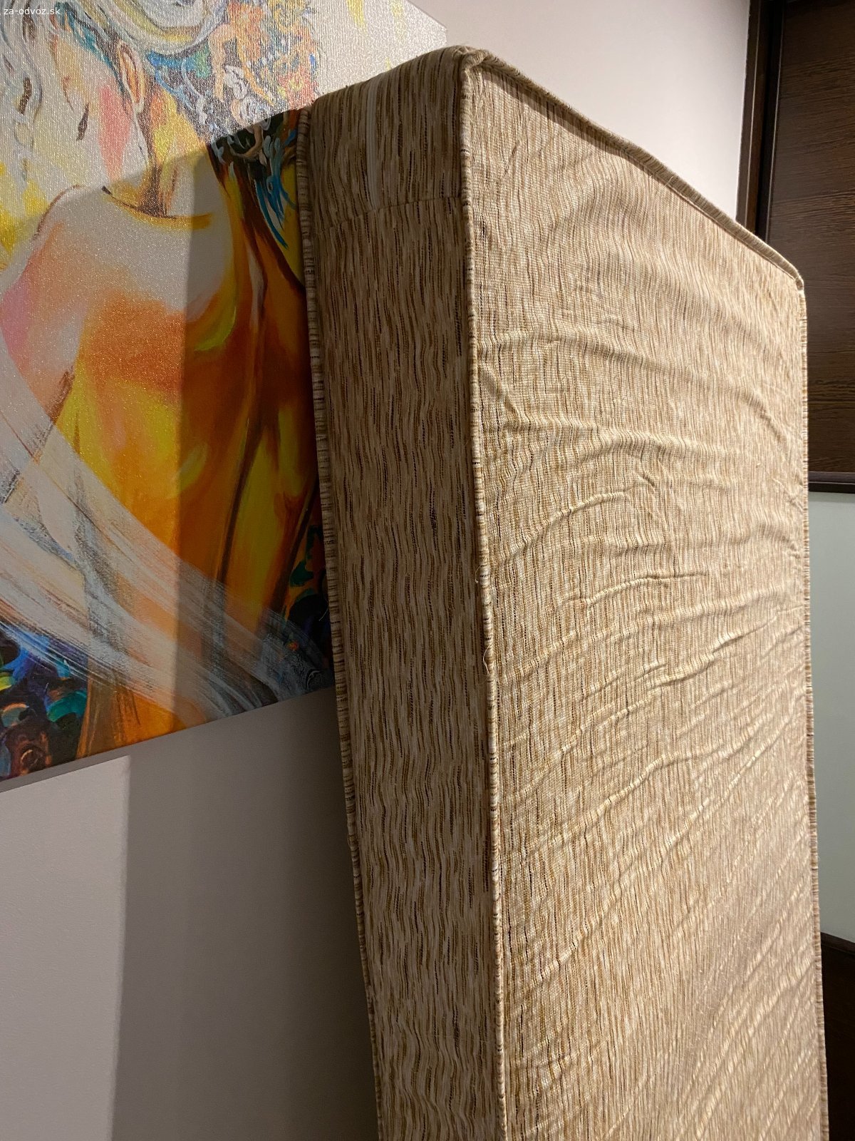 Darujem purzinovy matrac. Darujem pruzinovy matrac. 200x90x15 cm. Vo pouzitelnom stave. Bez spiny a flakov. Prilezitostne pouzivany. Deti ho nepouzivali.  Osobny odber Chotin, okr. Komarno.
