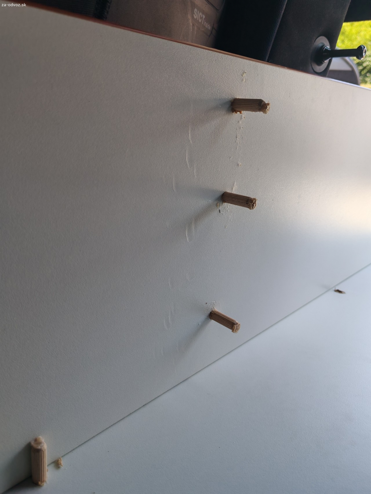 Darujem regál /knižnicu