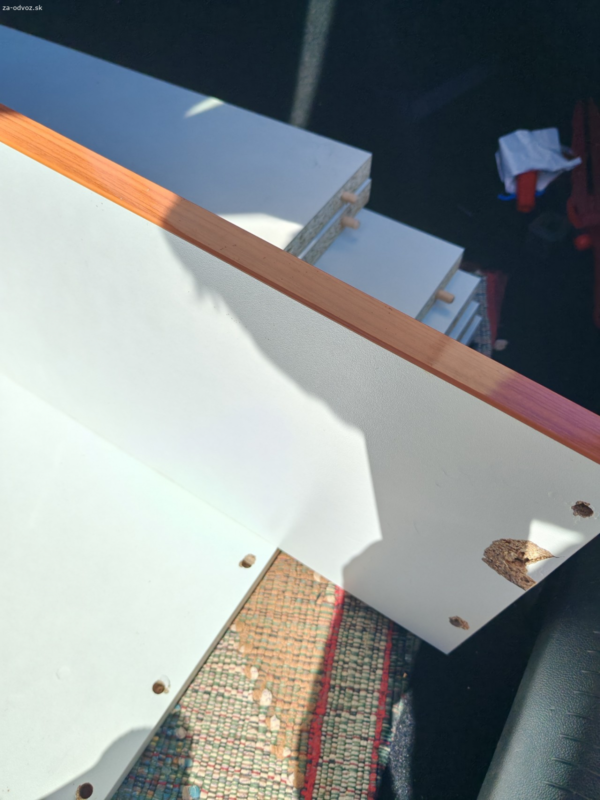 Darujem regál /knižnicu