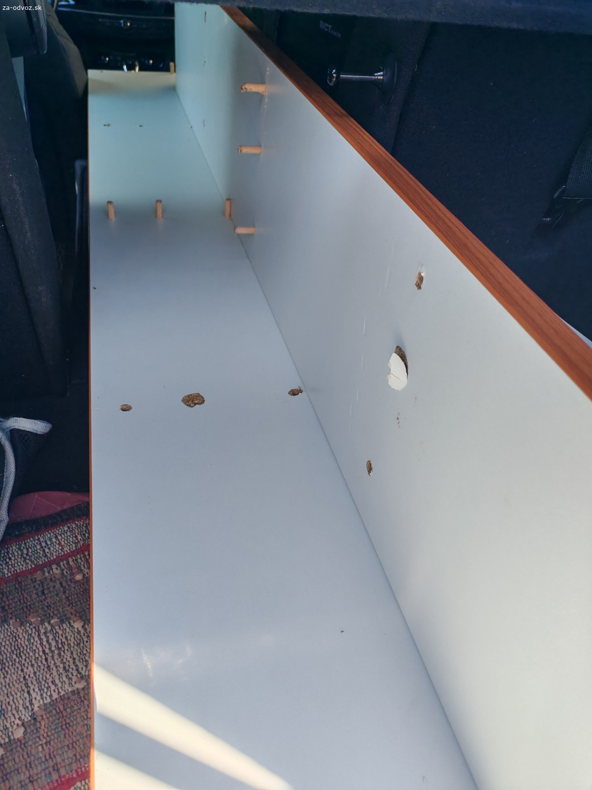 Darujem regál /knižnicu