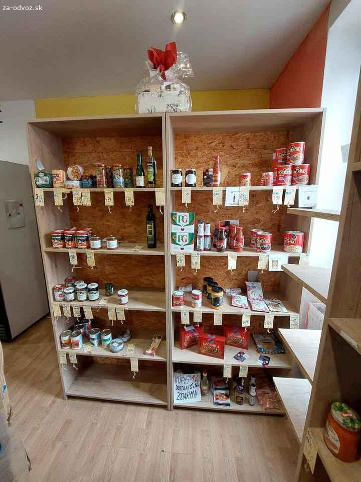 Darujem regaly do predajne