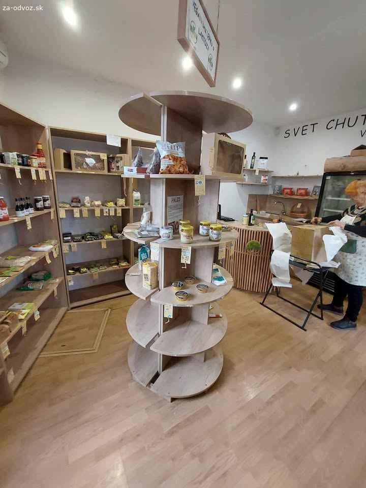 Darujem regaly do predajne