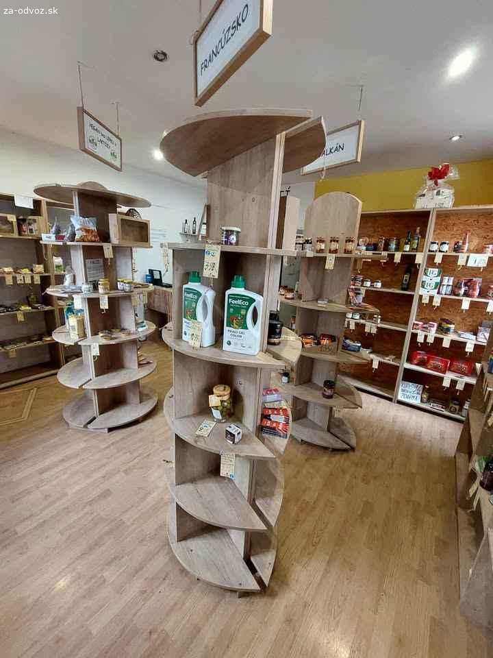 Darujem regaly do predajne