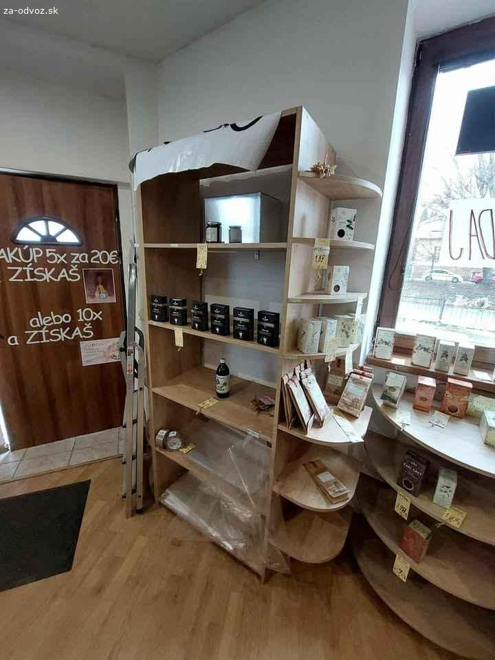 Darujem regaly do predajne