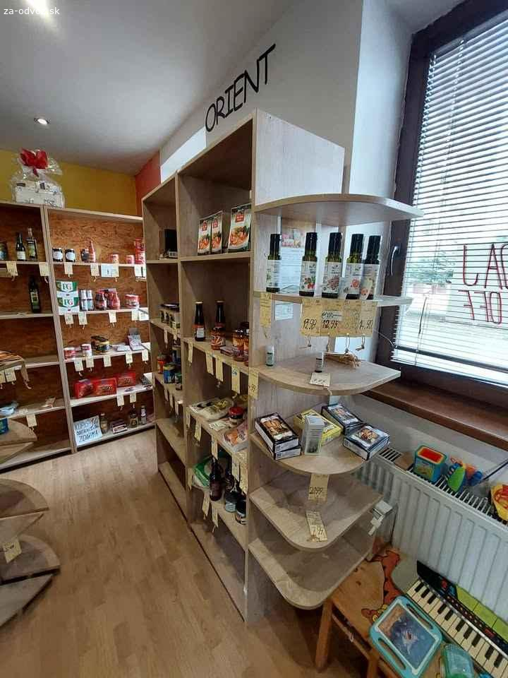 Darujem regaly do predajne