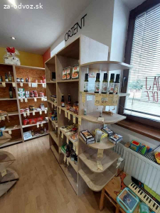 Darujem regaly do predajne