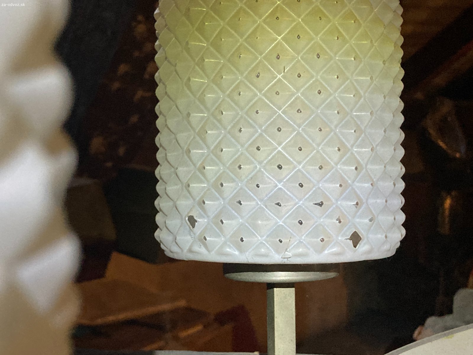 Darujem retro luster. Darujem retro luster. V niektorých častiach má menšie trhlinky - viď fotografie.
Osobný odber - Bratislava-Staré mesto