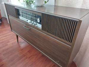 Darujem retro radio/gramofon
