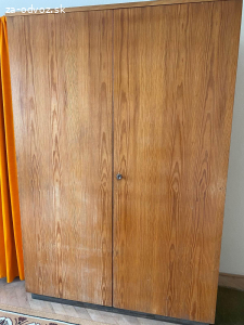 Darujem retro šatnikovu skriňu