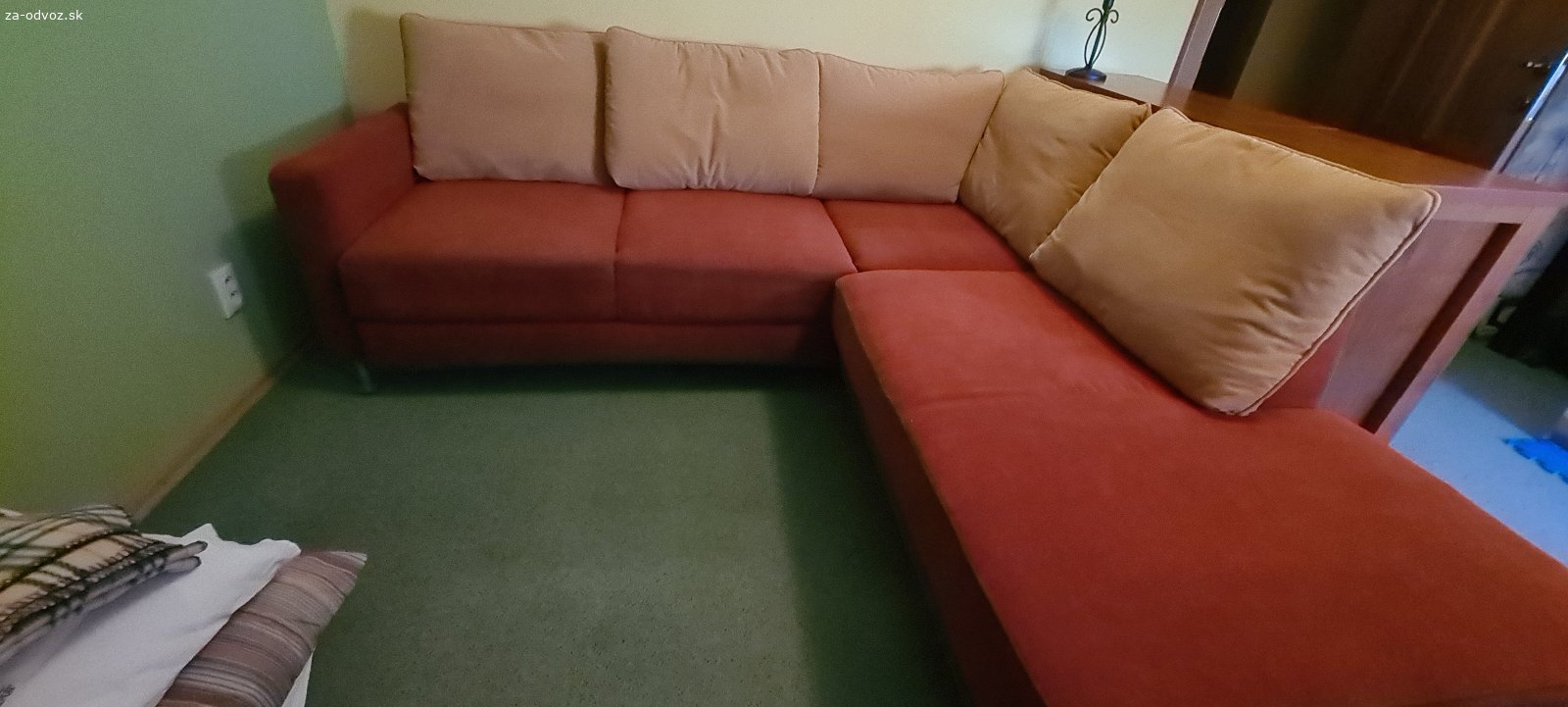 darujem rohovú rozťahovaciu sedačku. Darujem rohovú sedaciu súpravu
Parametre:
- rozmery: 228× 210 cm
- rozkladacia - plocha na spanie 200 × 140 cm
- praktický úložný priestor
- čalúnená aj zo zadnej strany
- pohodlné sedenie
- vhodná na príležitostné spanie
Sedačka je používaná, ale vo výbornom stave.
Ponúkam z dôvodu kúpy novej sedačky.
Nutný vlastný odvoz.
Prosim, kontaktujte ma cez sms, príp. whatsapp