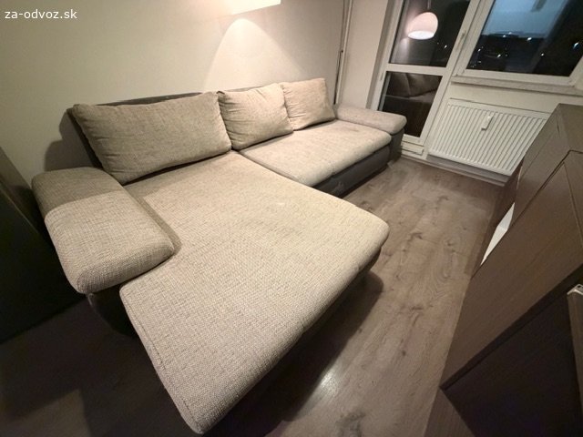 Rezervované - Darujem rohovú sedaciu súpravu. Rozmery: dĺžka 293cm x hĺbka 172cm dlhá časť/112cm x 110cm je šírka dlhej časti. Farba tmavohnedá koženka ( opierka je zošúchaná) látková časť je krémová.