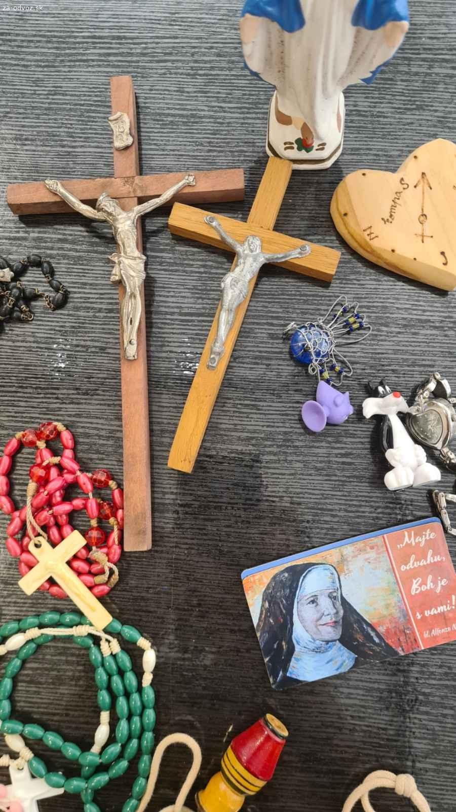 Darujem rôzne náboženské predmety