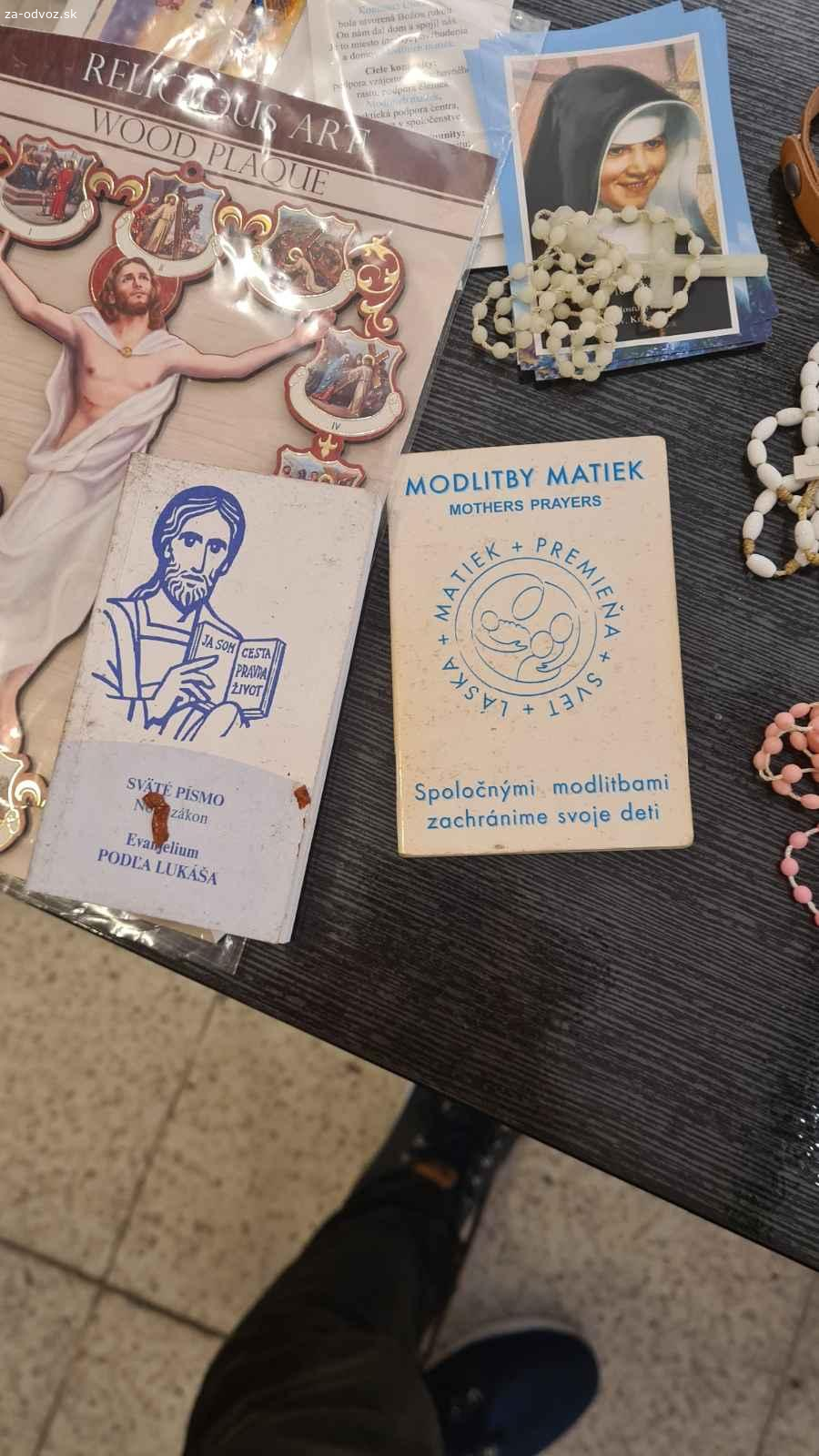 Darujem rôzne náboženské predmety