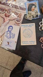 Darujem rôzne náboženské predmety