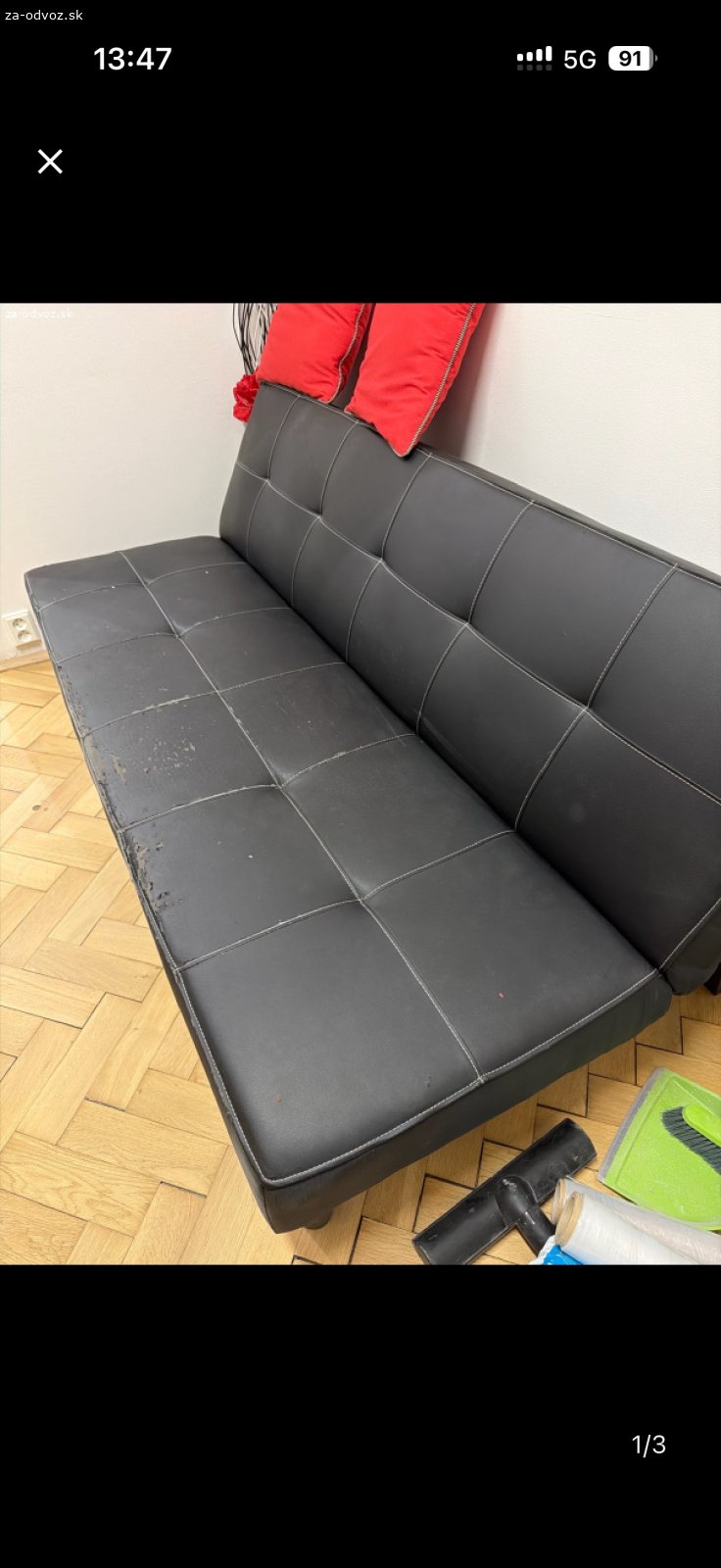 darujem rozťahovaci gauc. Roztahovaci gauc s rozmermi šírka 180cm, hĺbka 90cm a výška 35cm. v roztiahnutím stave rozmer 110cmx180cm. Kozenkovy poťah ma známky opotrebenia, vid foto. inak je gauc malo používaný a nepresedeny a vie ešte poslúžiť.