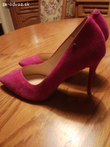 Darujem RUŽOVÉ a ČERVENÉ LODIČKY