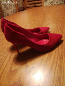 Darujem RUŽOVÉ a ČERVENÉ LODIČKY