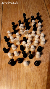 Darujem šachové figúrky, šach