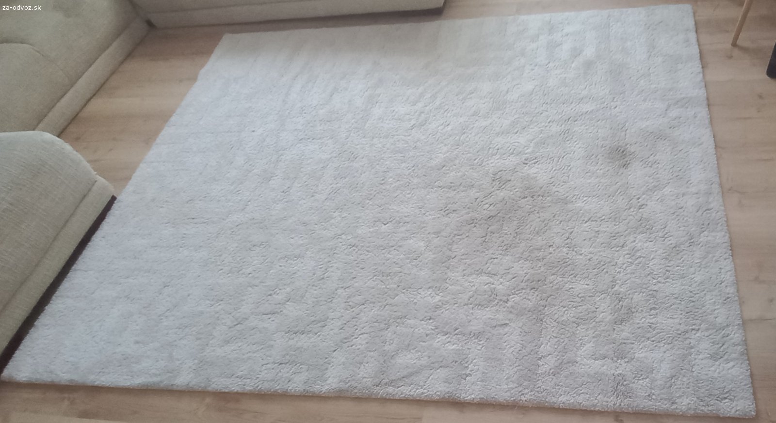 Darujem sedačku spolu s kobercom. Darujem béžovú sedačku v tvare U, rozmery: 
330cm x 275 cm x 155 cm

Sedačka je staršia, ale zachovalá, potrebuje vytepovať. ( na fotke je už rozobratá, preto nie sú všetky časti v jednej rovine).

K sedačke pridávam aj béžový koberec, s rozmermy:
250 cm x 200 cm.

Je v lepšom stave ako sedačka, tiež by potreboval tepovanie.