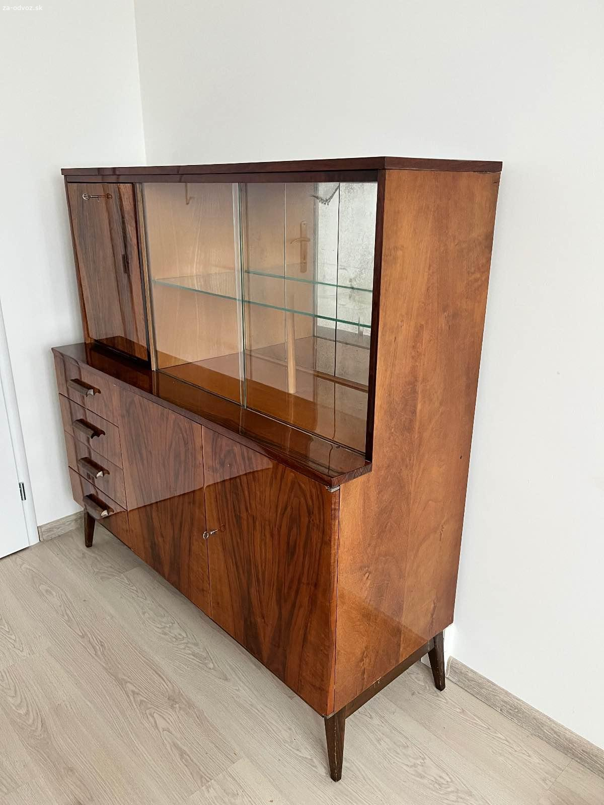 Darujem sekretár a konferenčný stolík