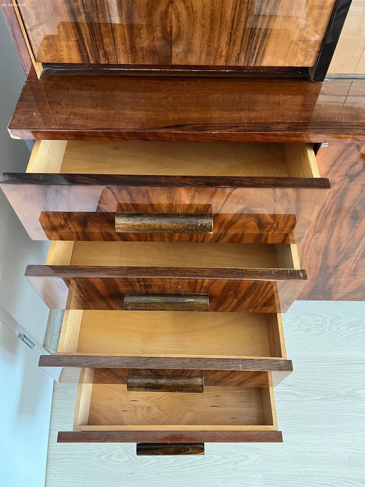 Darujem sekretár a konferenčný stolík