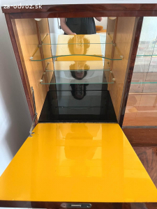 Darujem sekretár a konferenčný stolík