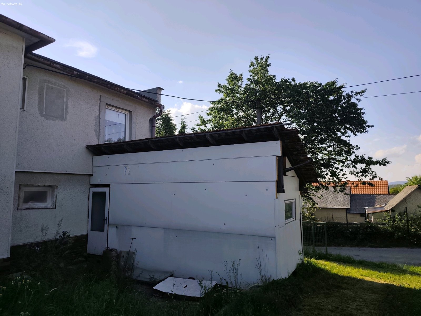 darujem sendvičovu búdu. darujem sendvičovu búdu cca 5/6 X3M
