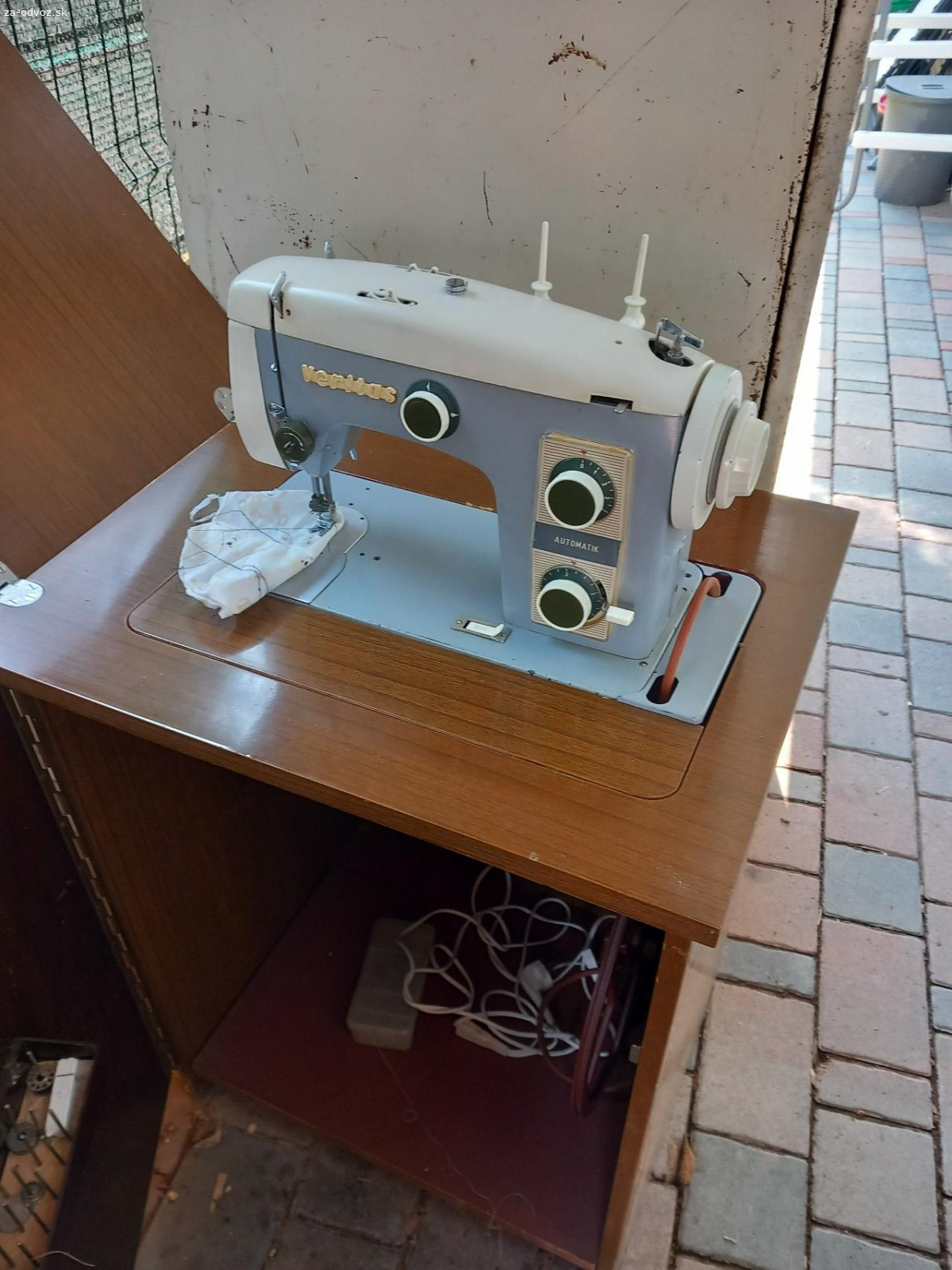 darujem šijací stroj