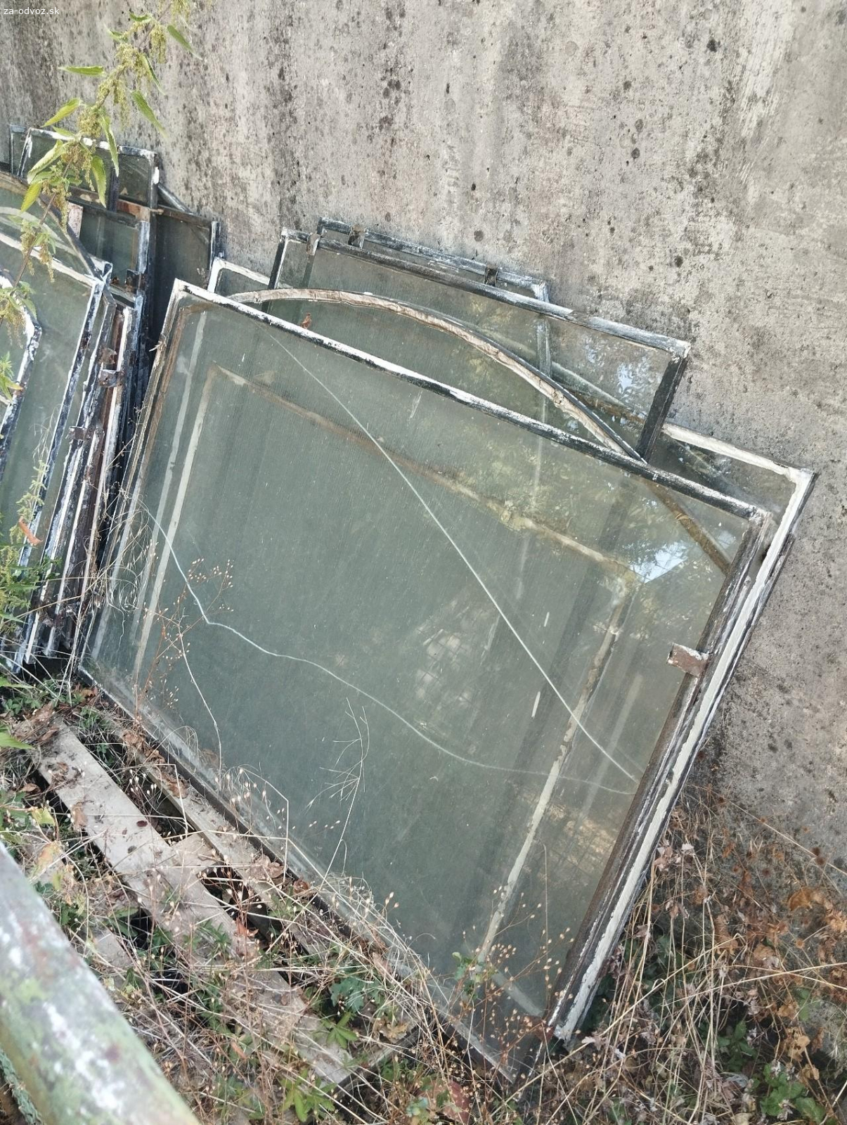 darujem sklo. darujem sklenne tabule z okien kostola