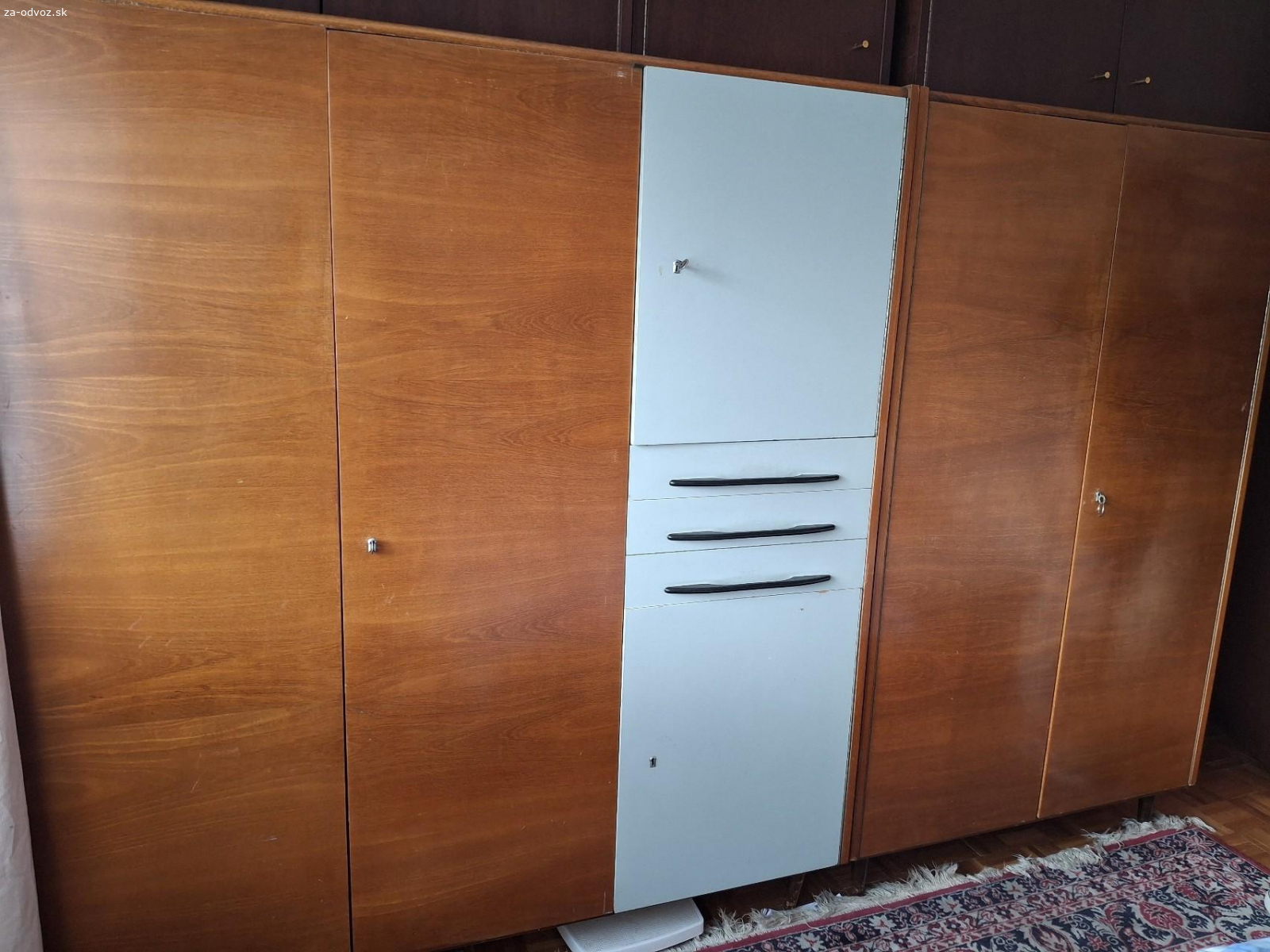 Darujem drevené skrine