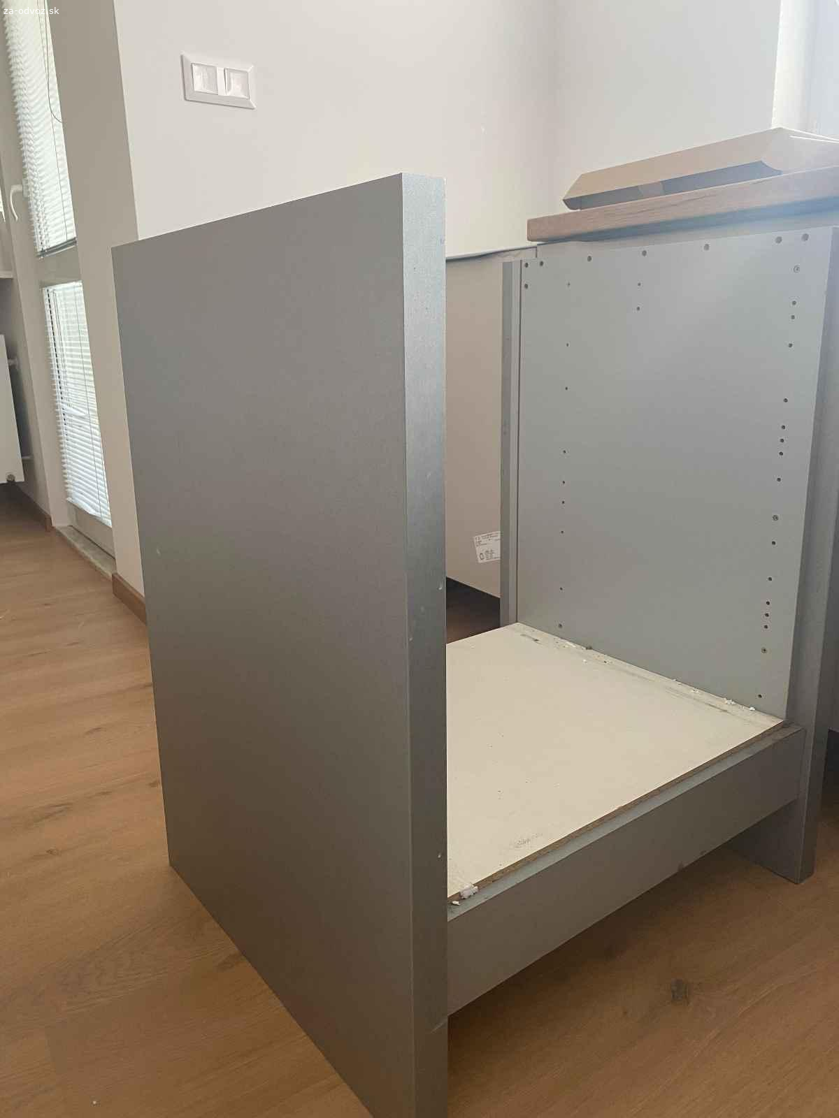 Darujem skrinku na varnu dosku a ruru