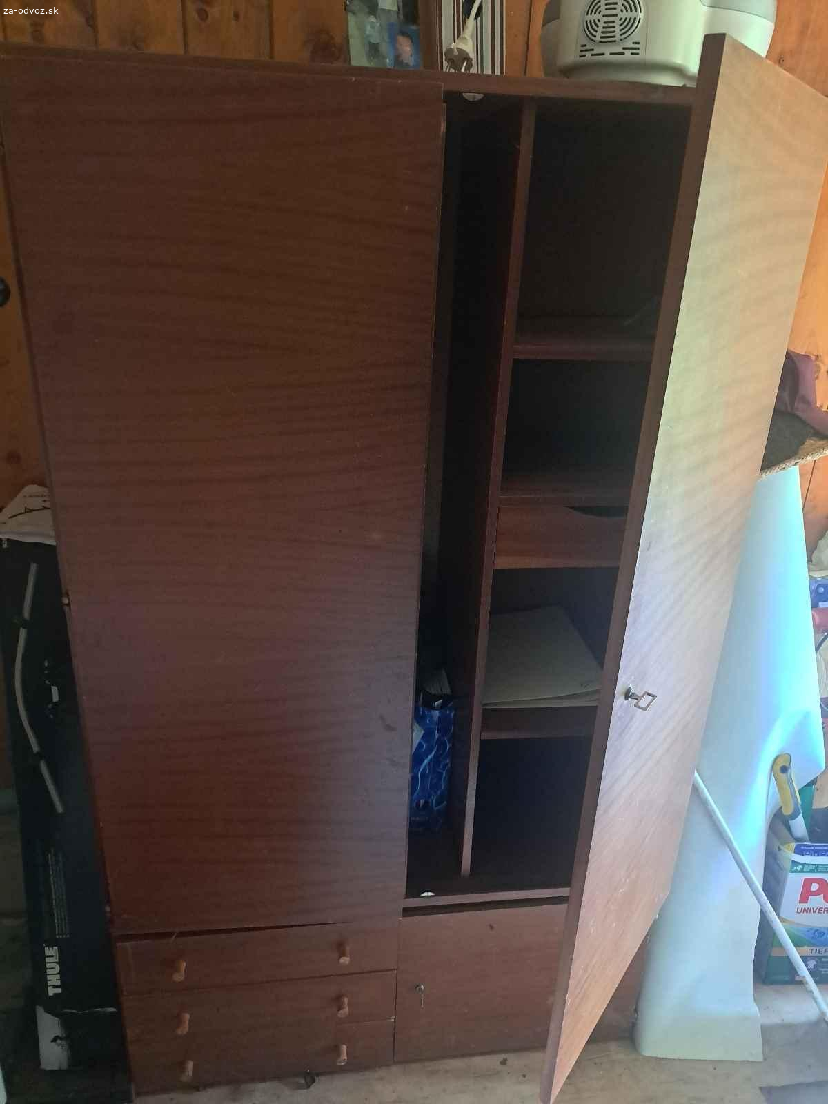 Darujem skrinu, skrinky, stolicky