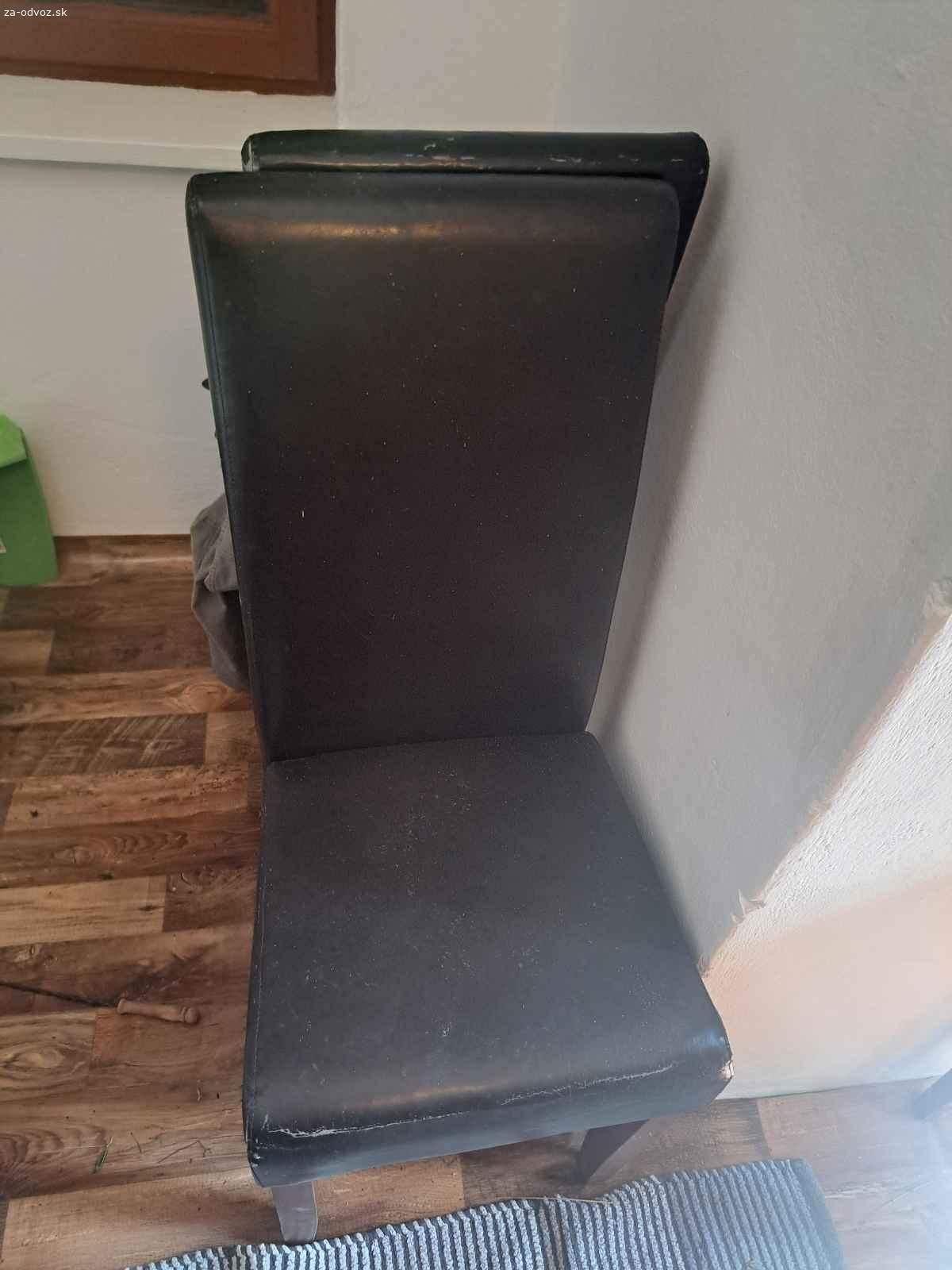 Darujem skrinu, skrinky, stolicky