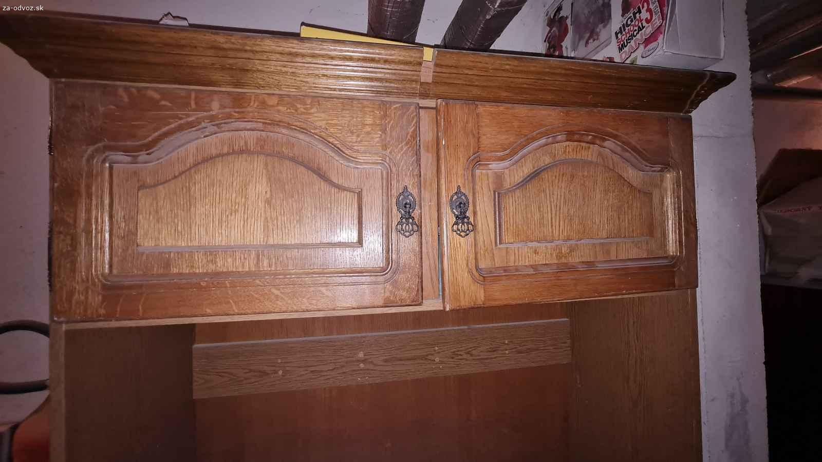 Darujem skriňu za odvoz.