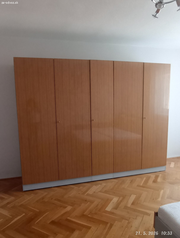 Darujem skriňu