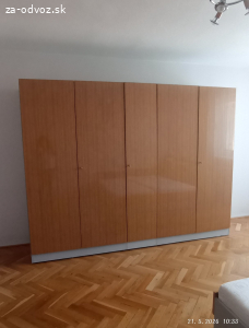 Darujem skriňu
