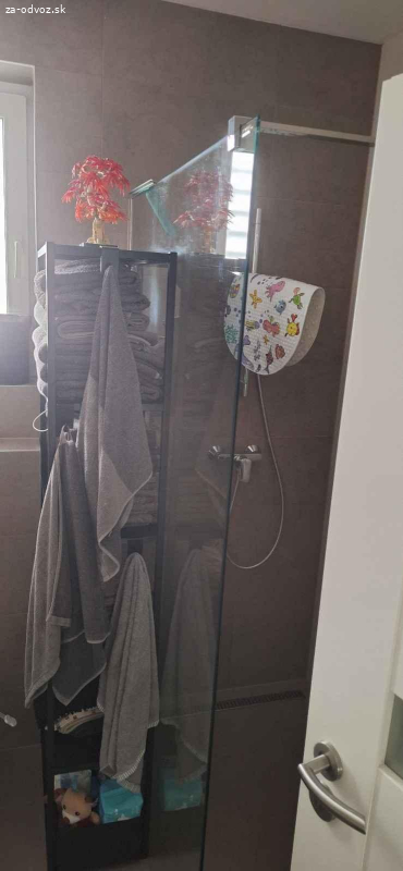 Darujem sprchovú zástenu walk-in