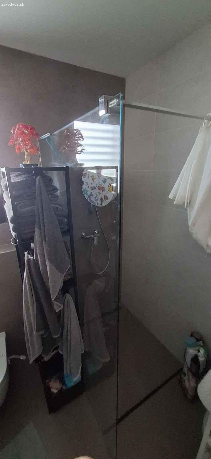 Darujem sprchovú zástenu walk-in