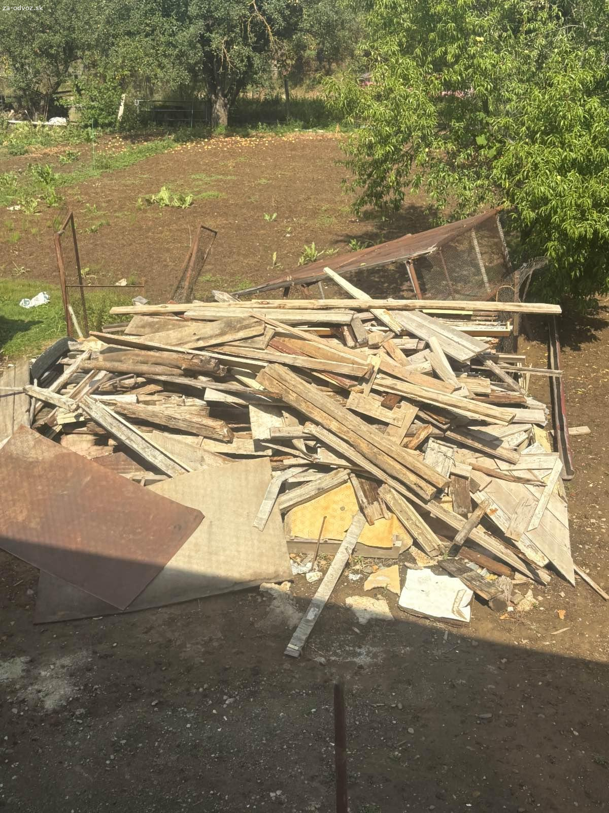 Darujem staré dosky a drevo na kúrenie