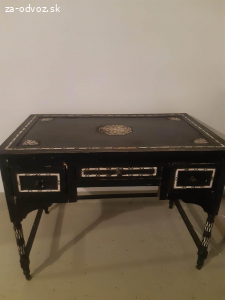 Darujem starožitný orientálny stolík