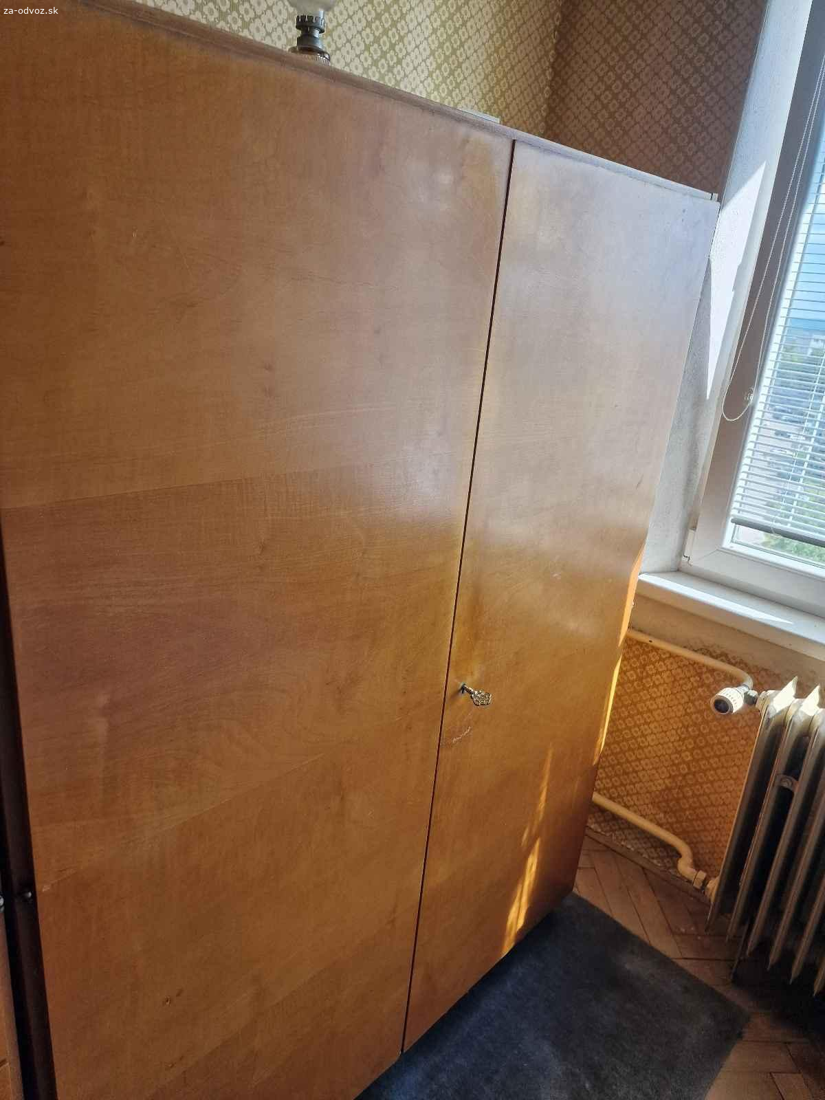 Darujem staršie skrine