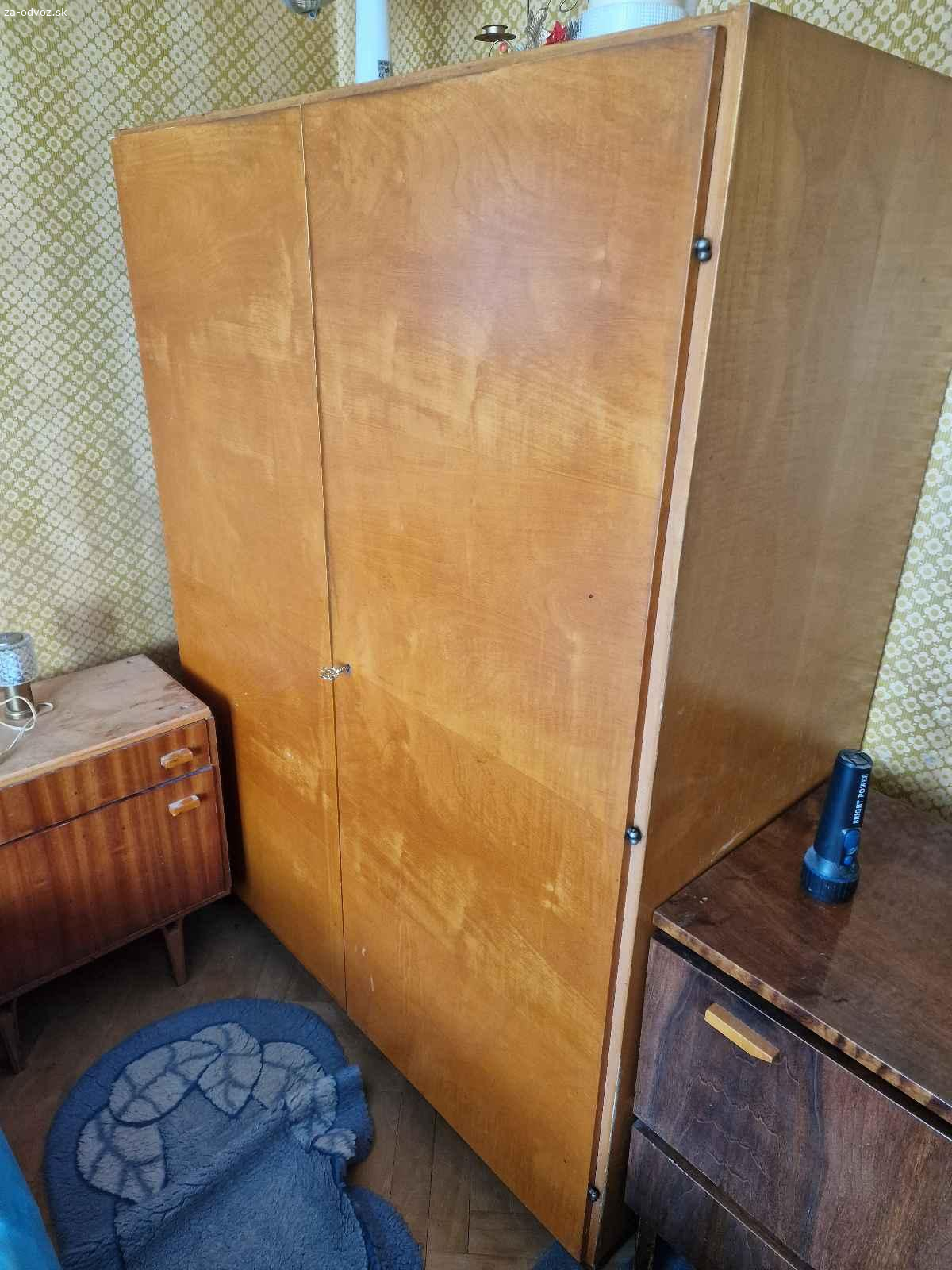 Darujem staršie skrine