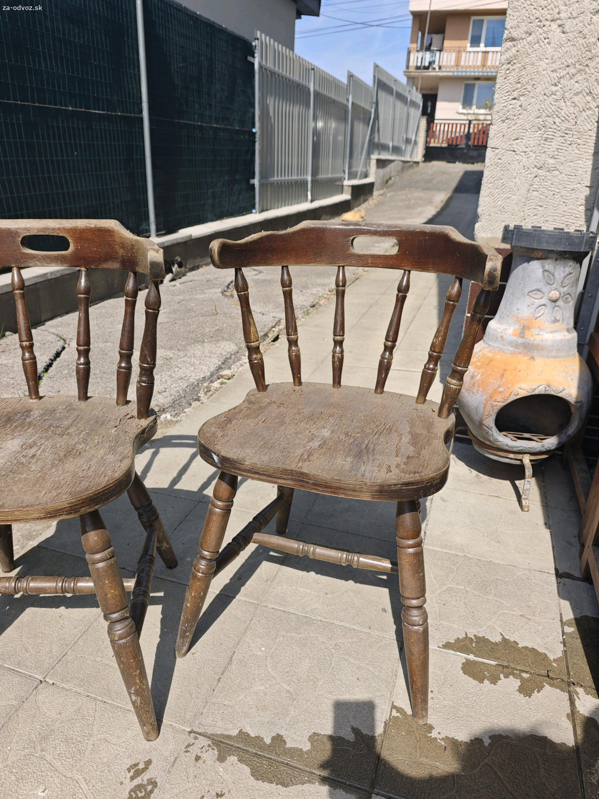 Darujem staršie stoličky