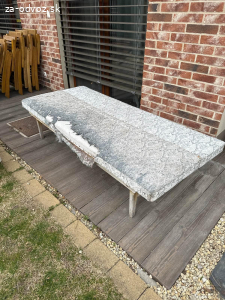 Darujem staru lavičku- posteľ.