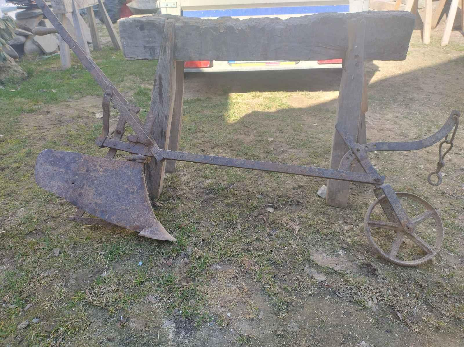 Darujem stary železný pluh
