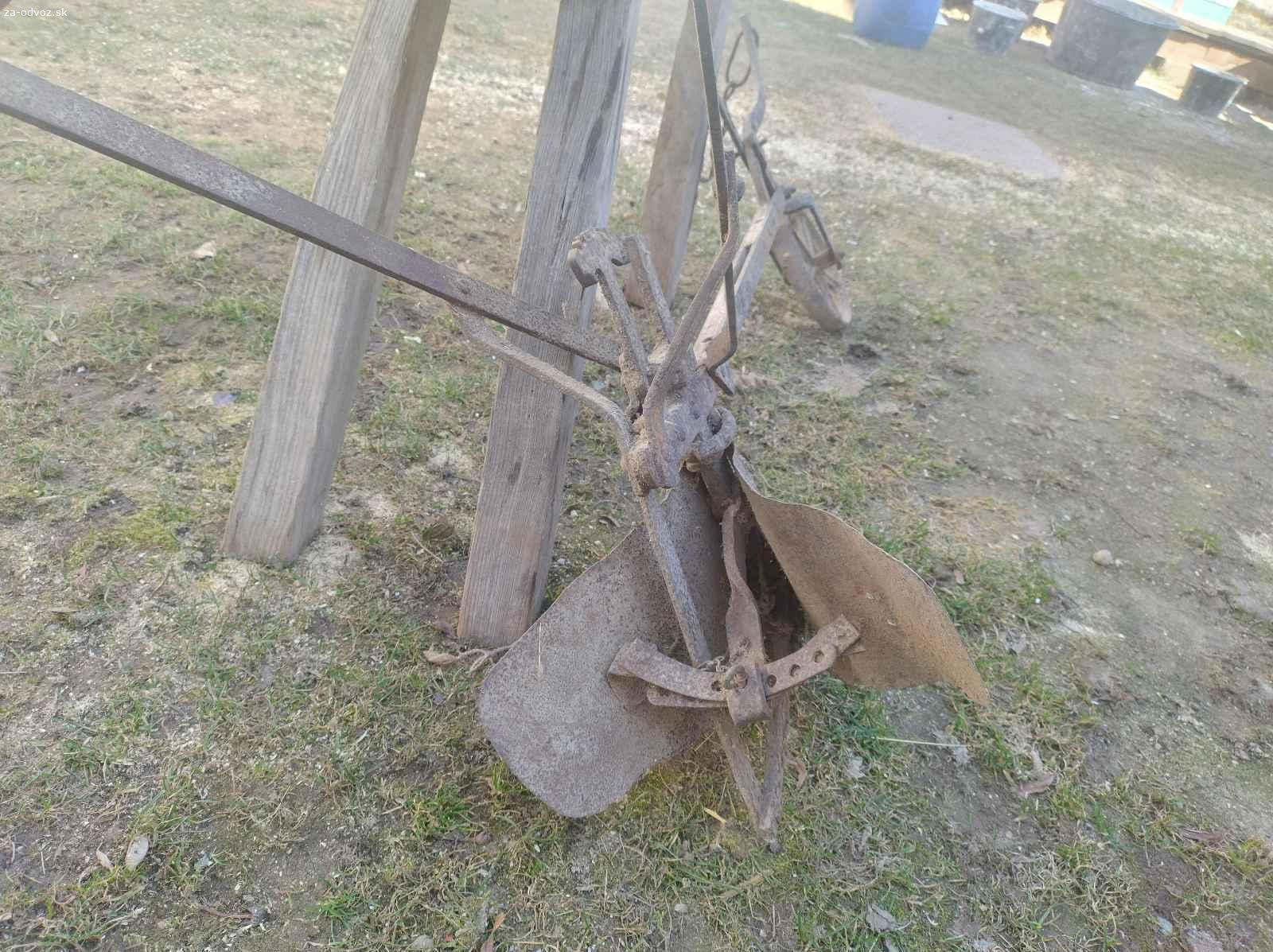 Darujem stary železný pluh